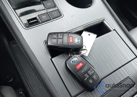 2025 Toyota Sienna Xle from USA, damaged, VIN 5TDJSKFC3SS164712